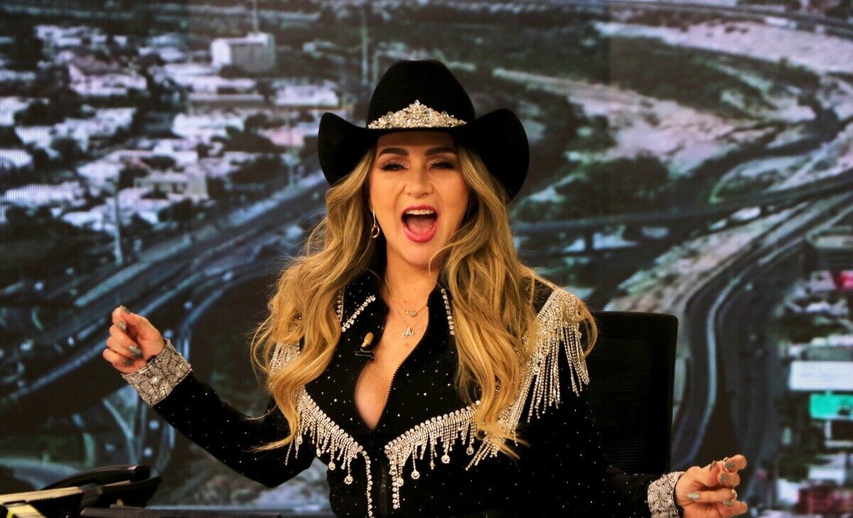 Alicia Villarreal hace público su nuevo romance: 