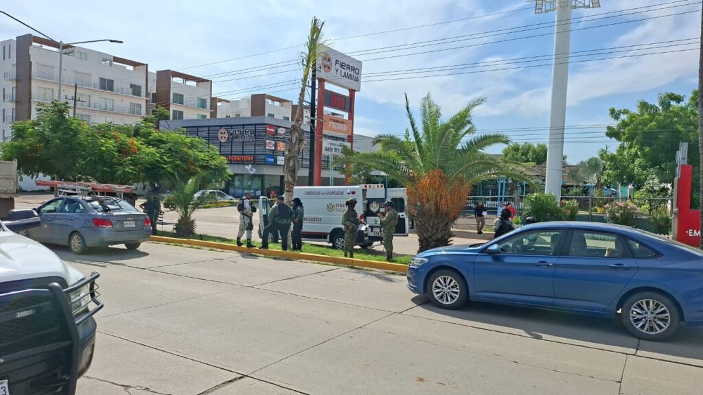 Ambulancia interceptada por hombres armados en Mazatlán