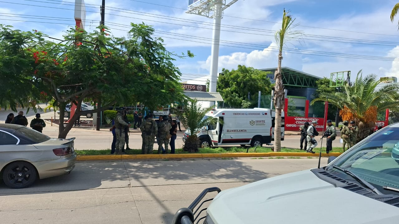 Ambulancia interceptada por hombres armados en Mazatlán