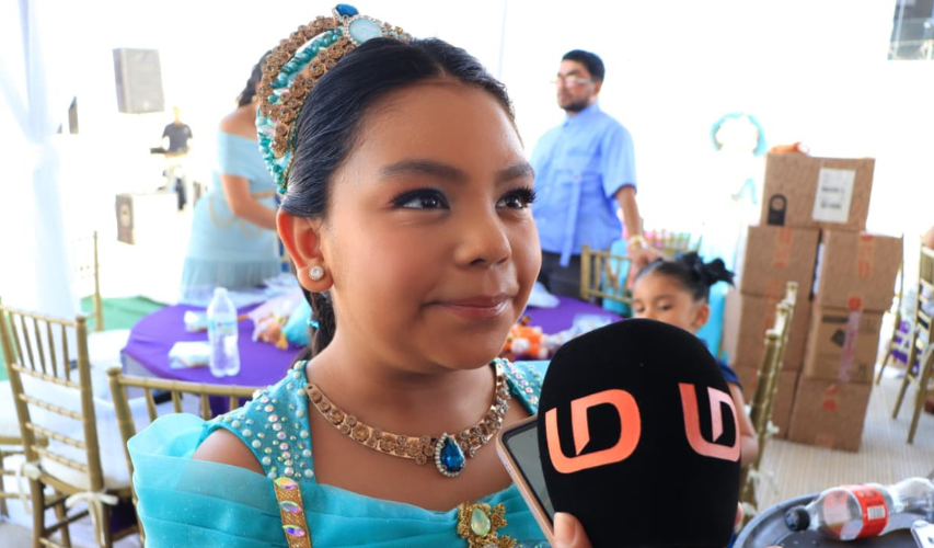 Ángela Salazar, reina infantil del Carnaval de Mazatlán