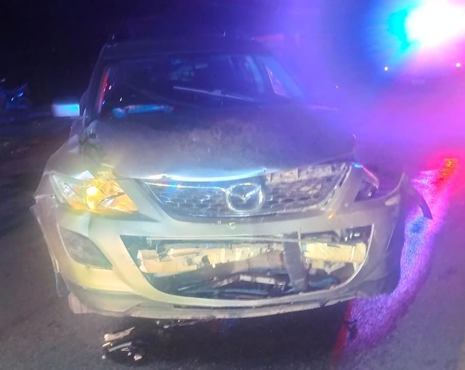 Aparatosa carambola por la carretera a playa Las Glorias deja un herido y fuertes daños
