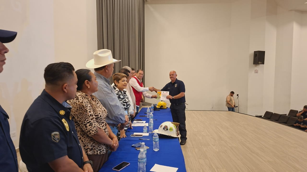 Arnoldo se lanzó al mar para salvar a un turista