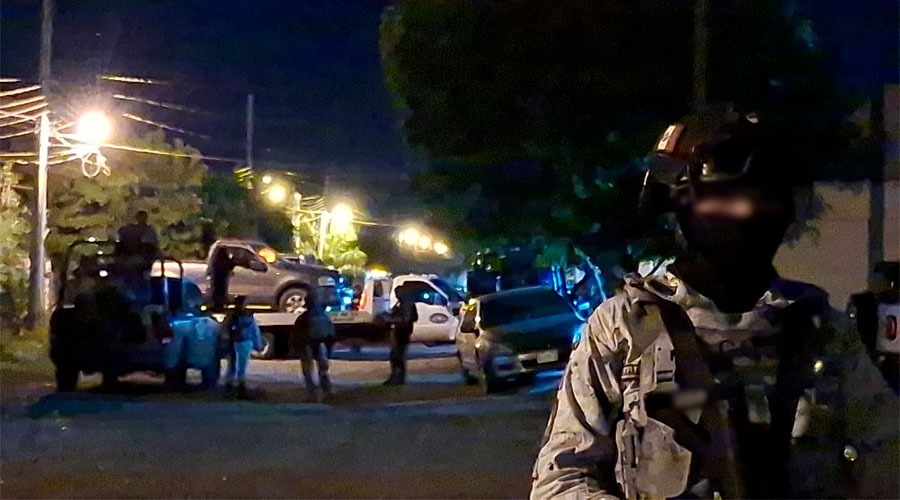 Aseguran tres vehículos; extraen detenidos, armas y droga de operativo militar en Guamúchil
