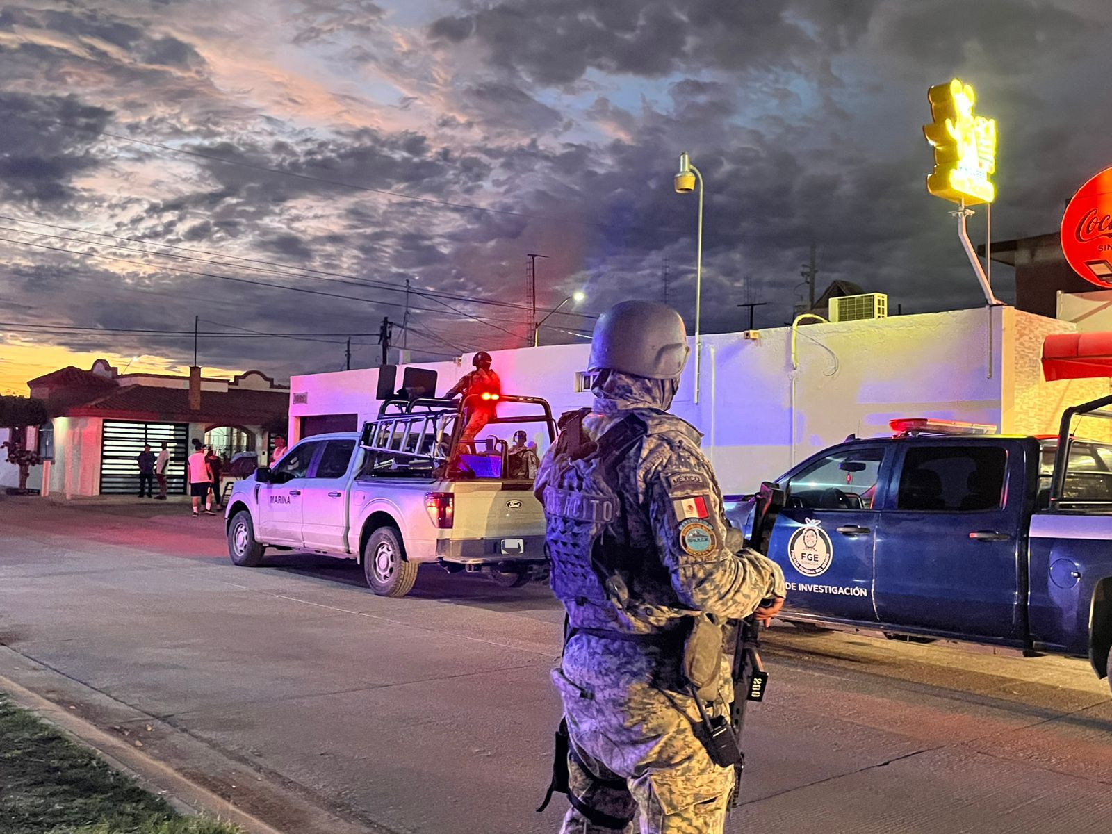 Ejército Mexicano y Policía de Investigación en el lugar del asesinato.