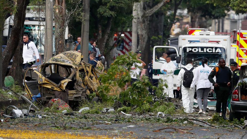 Atentado frente a base aérea de Cali, Colombia, deja 6 muertos y al menos 50 heridos