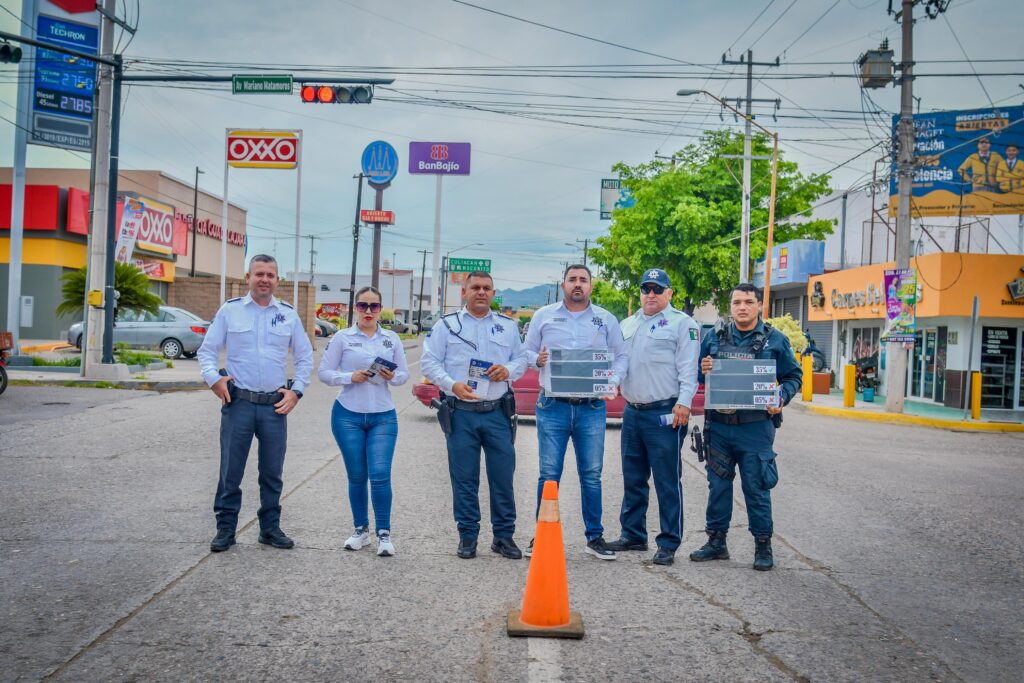 Automovilistas de Salvador Alvarado responden con empatía a la regularización