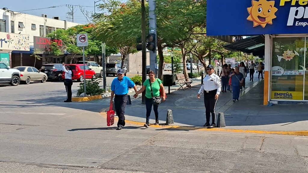 Auxiliares viales se ganan el respeto en las calles de Los Mochis