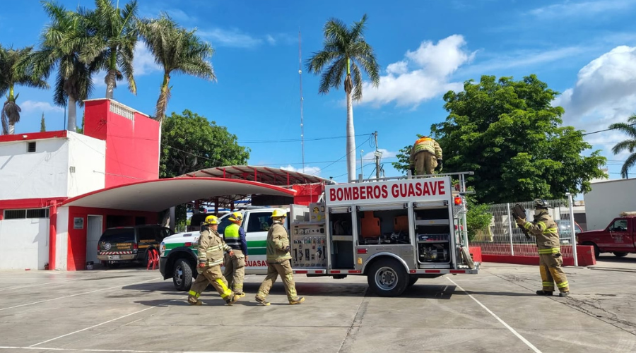 Elementos de Bomberos de Guasave