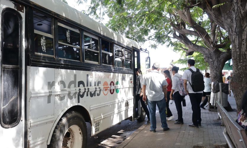 Camión urbano en Los Mochis.