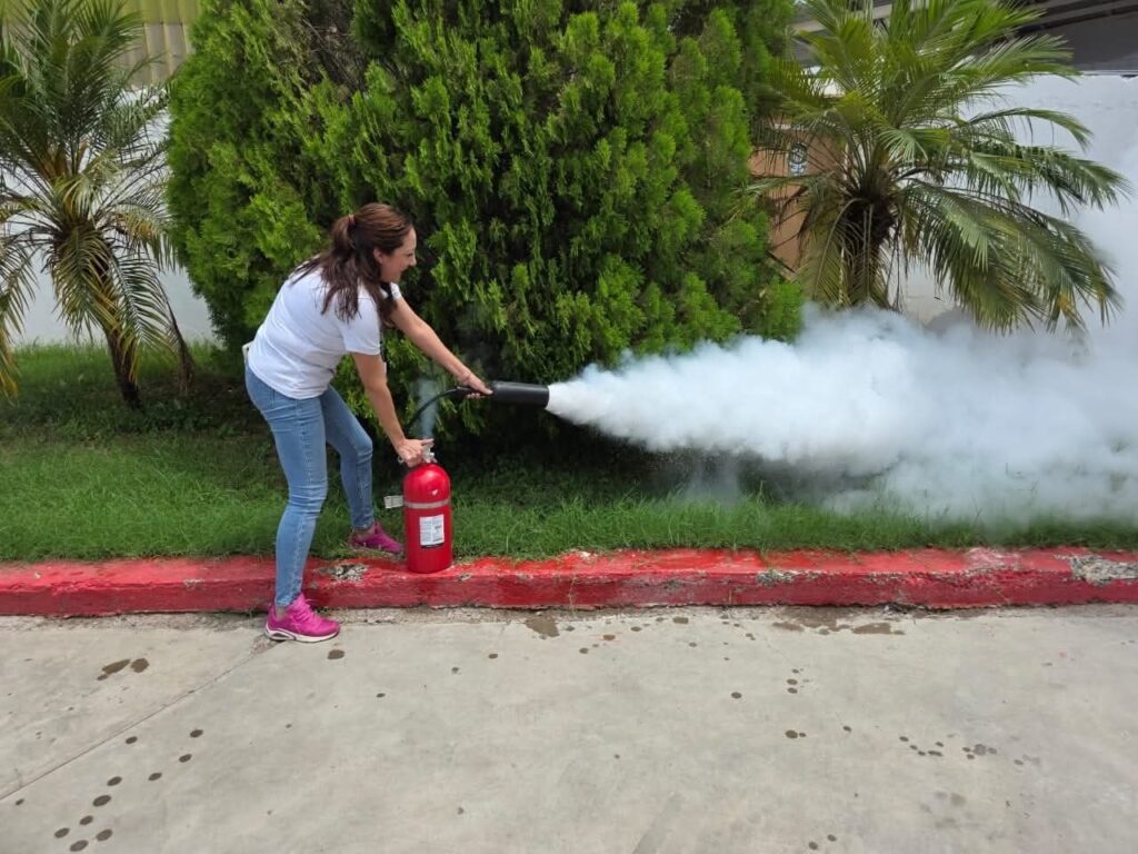 Curso de capacitación en primeros auxilios, evacuación y uso de extintores