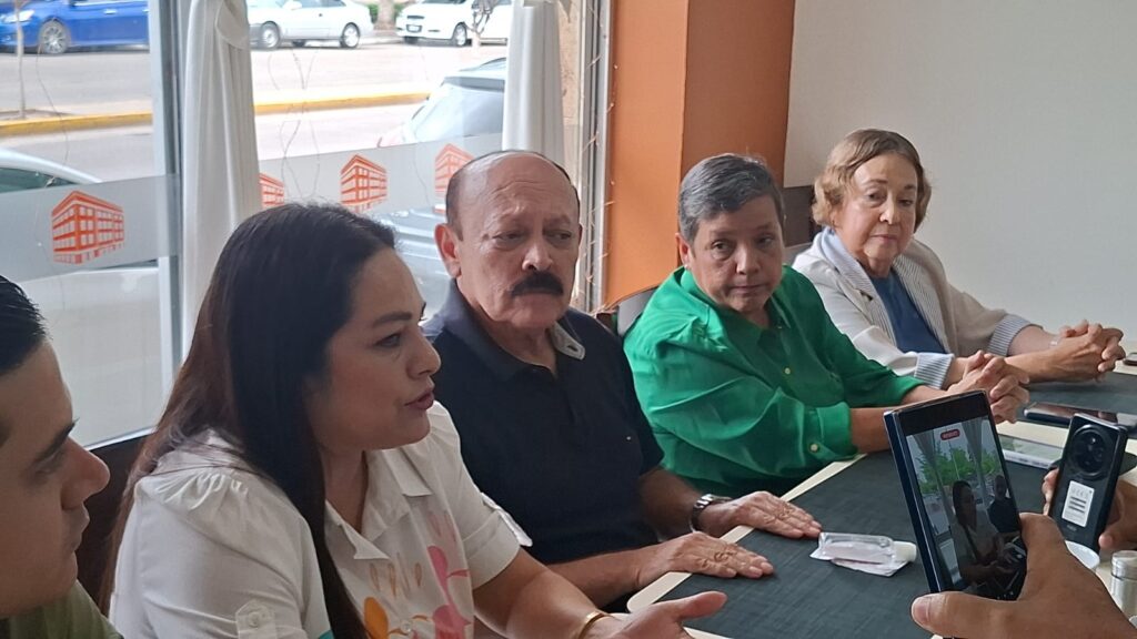 Regidoras del Ayuntamiento de Salvador Alvarado y el ciudadano Jesús Alfredo Gaxiola Camacho