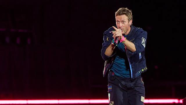 Chris Martin habla del polémico incidente en la “kiss cam” de Coldplay: 