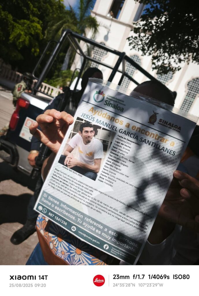 Colectivo Sabuesos Guerreras realiza pega masiva de rostros de desaparecidos en Costa Rica, Culiacán