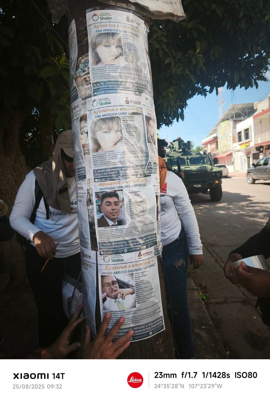 Colectivo Sabuesos Guerreras realiza pega masiva de rostros de desaparecidos en Costa Rica, Culiacán