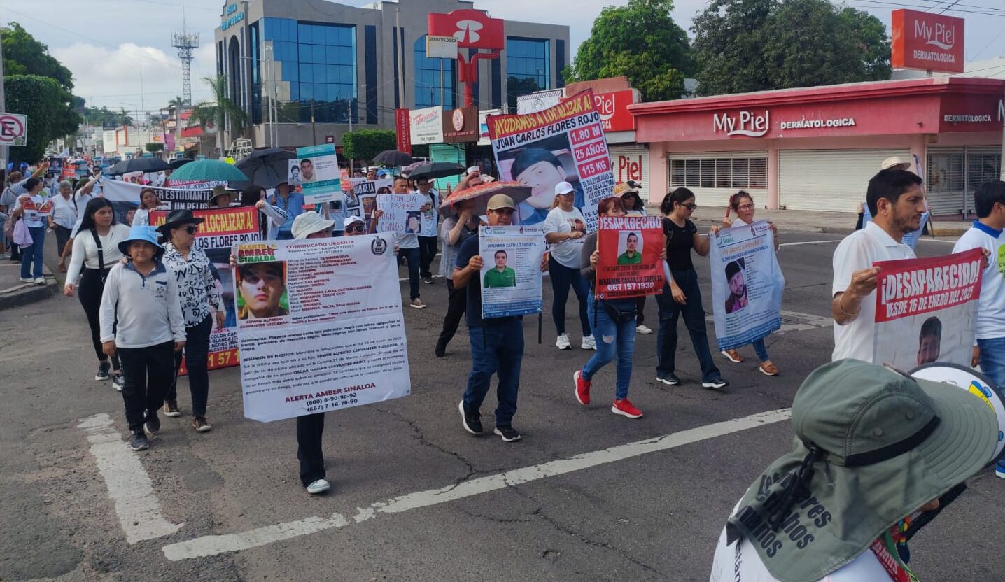 Colectivos de búsqueda marchan en Culiacán y exigen justicia