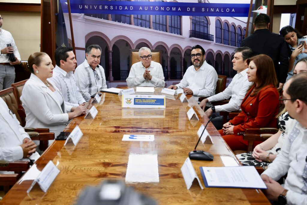 Con Rocha como testigo de honor, la UAS y el Ayuntamiento de Culiacán firman convenio de colaboración