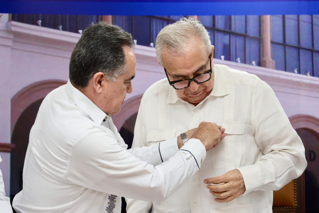 Con Rocha como testigo de honor, la UAS y el Ayuntamiento de Culiacán firman convenio de colaboración