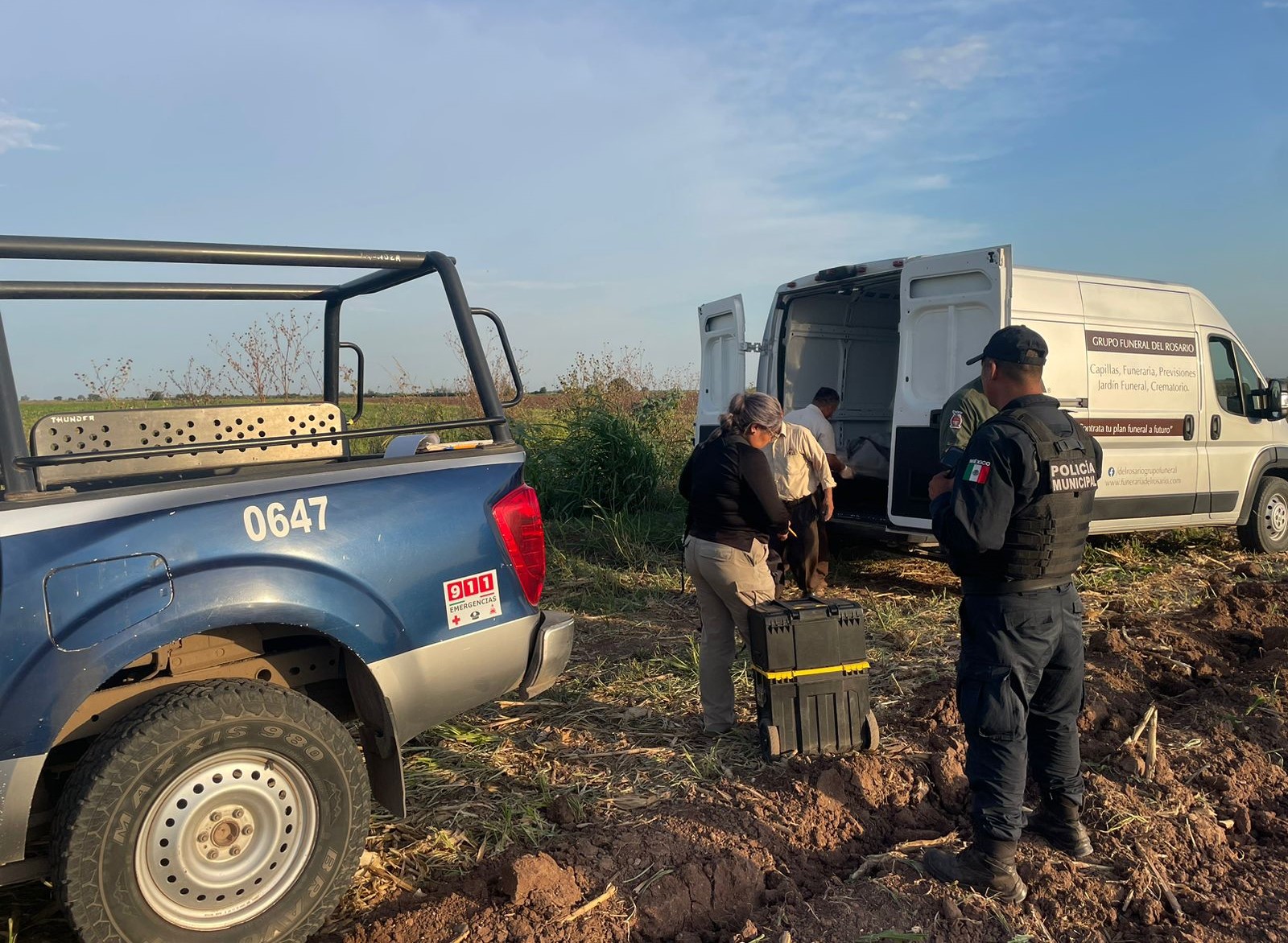 Autoridades en el lugar donde encontraron a Rigoberto sin vida.