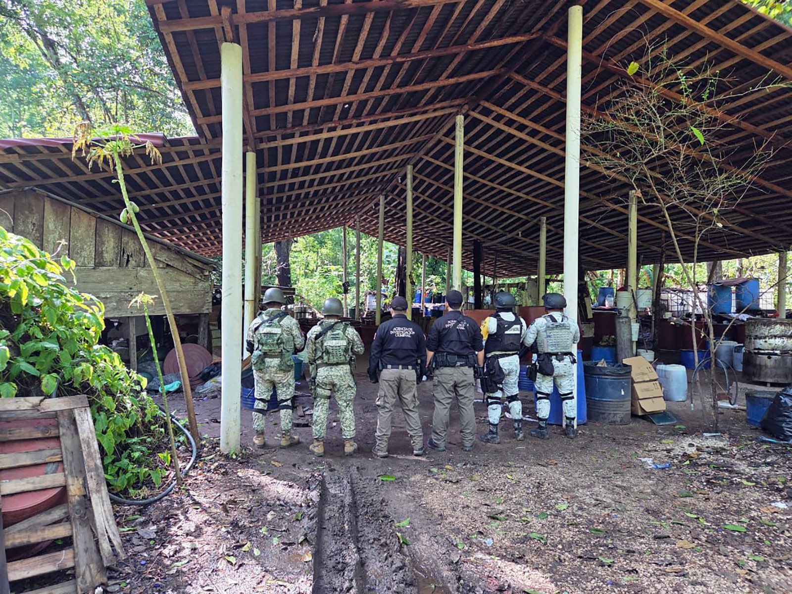 FGR asegura 900 kilos de metanfetaminas en Palenque, Chiapas