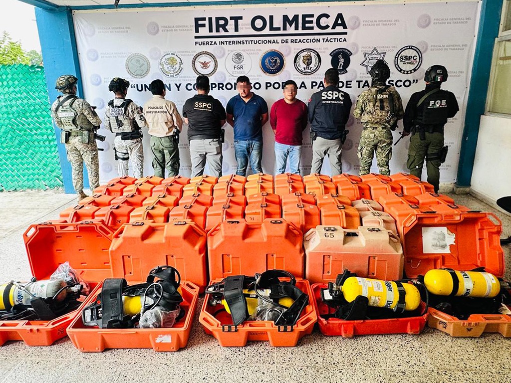 Fiscalía de Tabasco detiene a 2 sujetos por robo de equipos en plataforma de Pemex