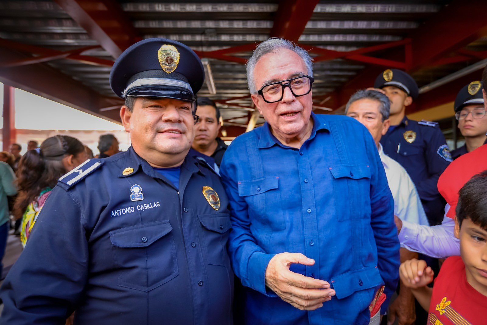 Rocha felicita a bomberos por su día