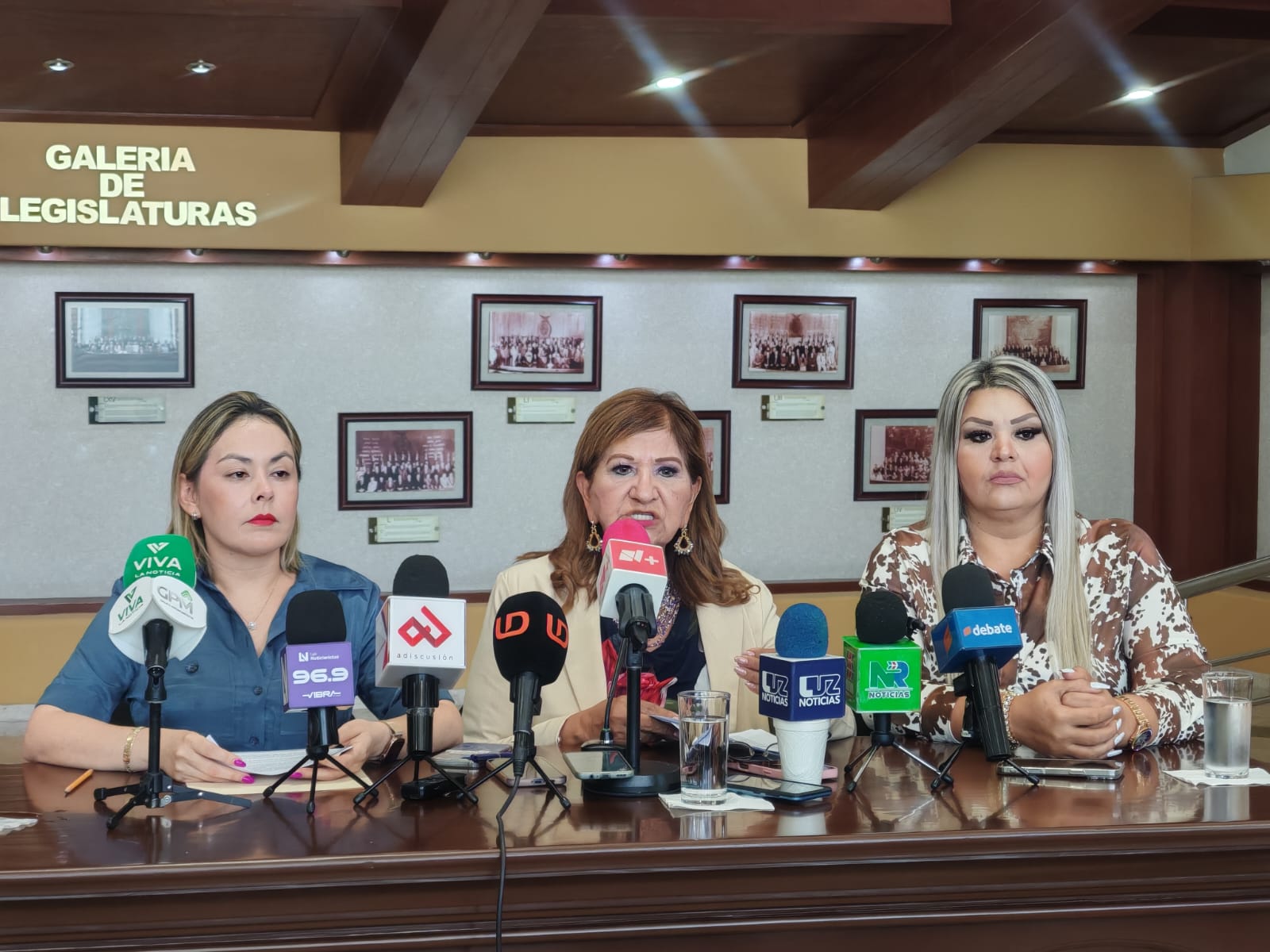 Presidenta de la Mesa Directiva del Congreso de Sinaloa, Yeraldine Bonilla Valverde, y la diputada presidenta de la Junta de Coordinación Política (Jucopo) del Poder Legislativo, María Teresa Guerra Ochoa.