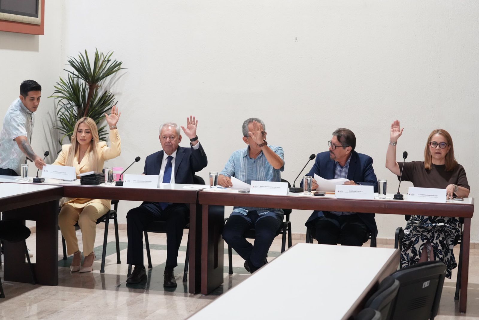 Diputados acuerdan reunirse con el rector de la UAdeO y la titular de la Sepyc en Sinaloa