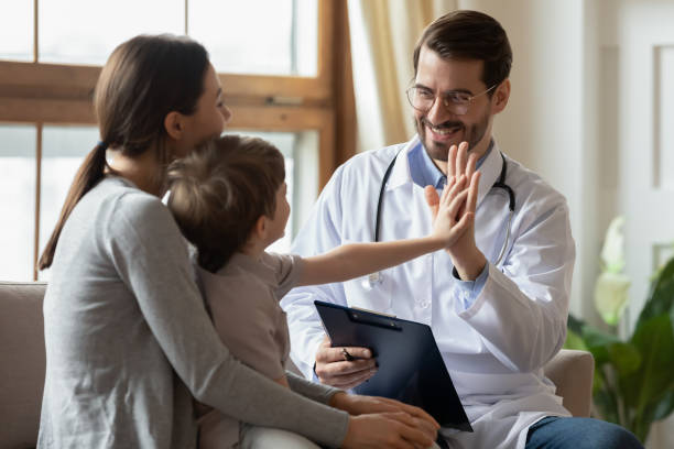 Niño en una consulta médica.