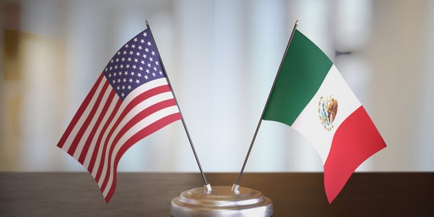 Banderas de Estados Unidos y México