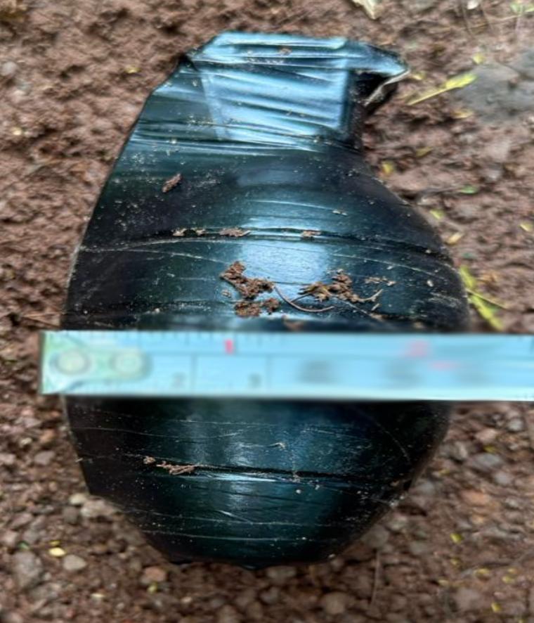 Ejército asegura armas largas, municiones, equipo táctico y un dispositivo tipo granada