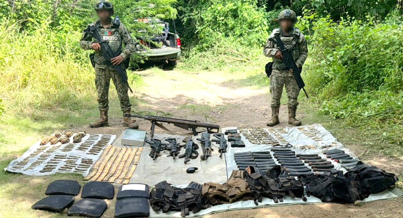 Ejército asegura armas largas, municiones, equipo táctico y un dispositivo tipo granada