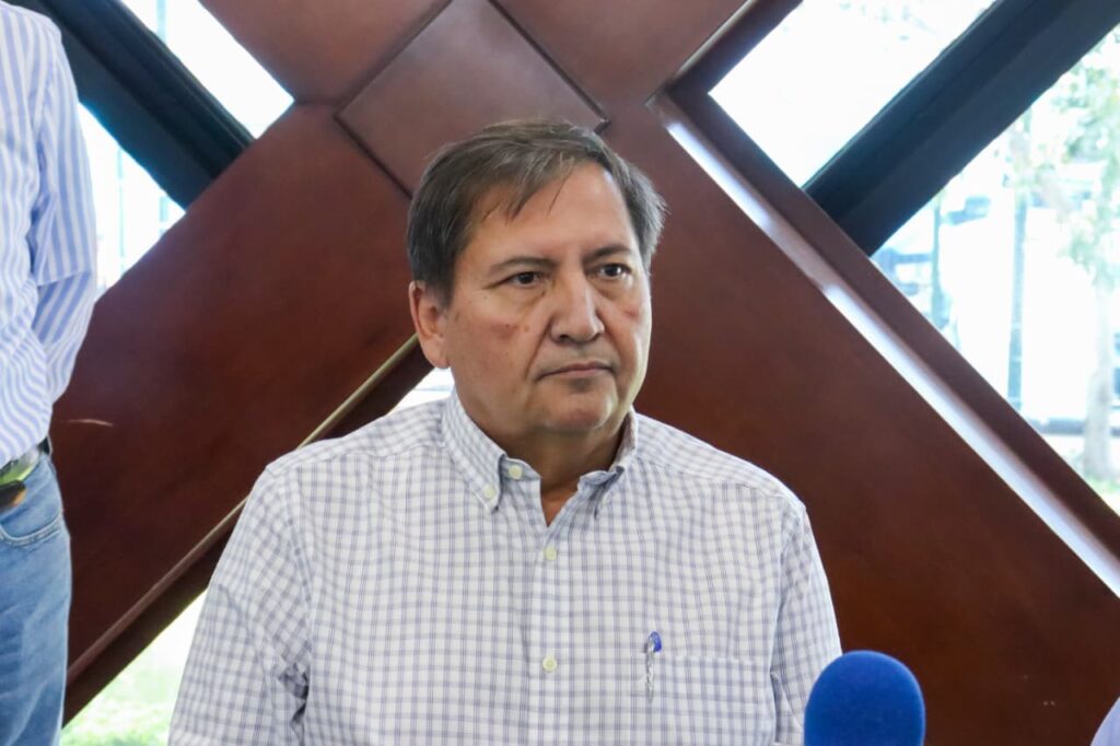 Emilio González Gastélum.