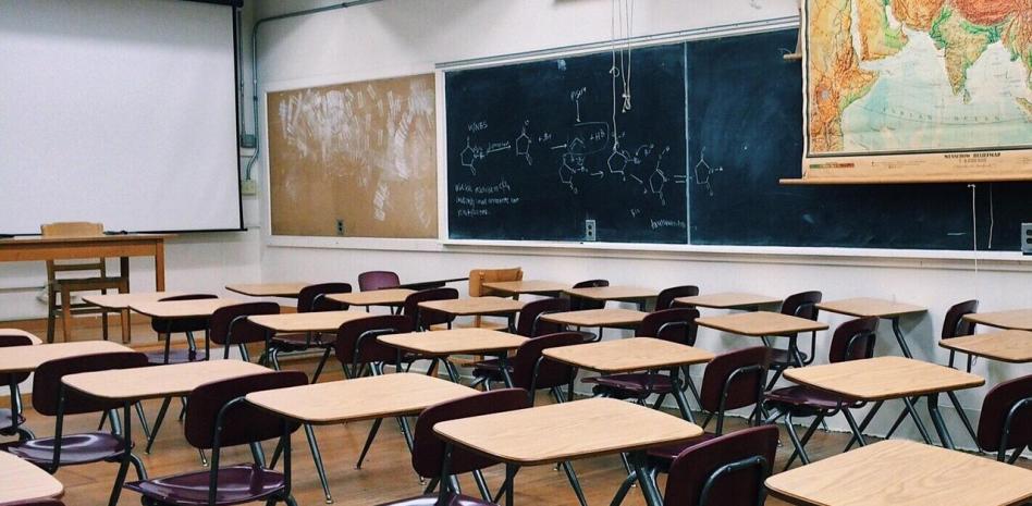 Cabello adecuado y saludo obligatorio: El Salvador endurece normas en escuelas públicas