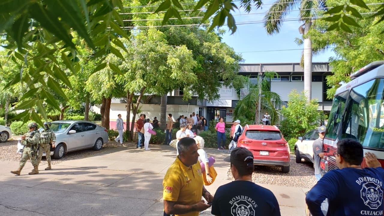 Evacuan a trabajadores y derechohabientes tras conato de incendio