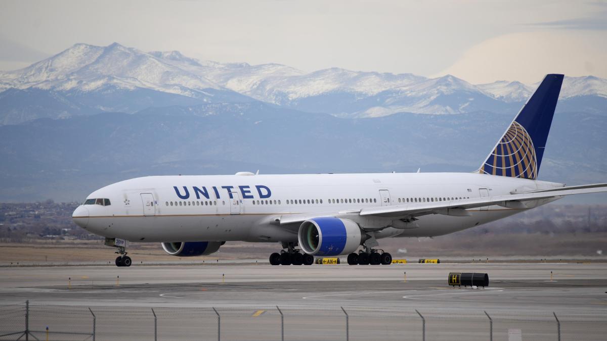 Falla técnica obliga a United Airlines a suspender despegues en EU