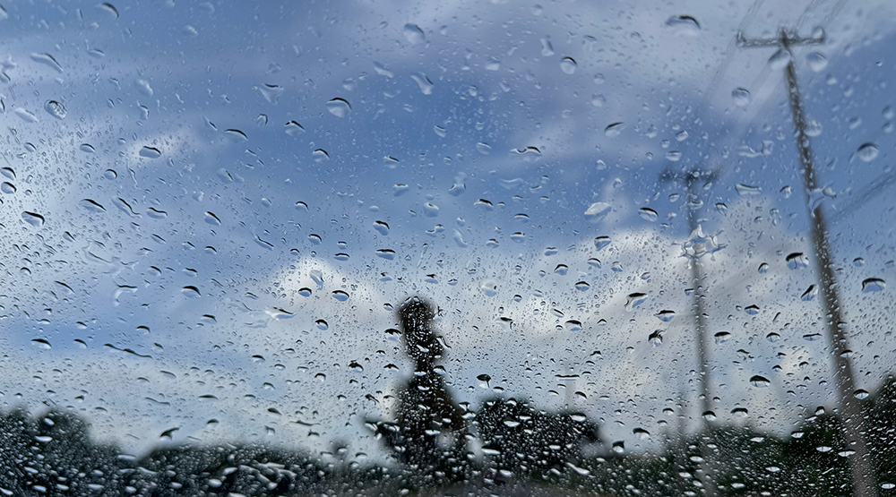 Gotas de lluvia a través de una ventana