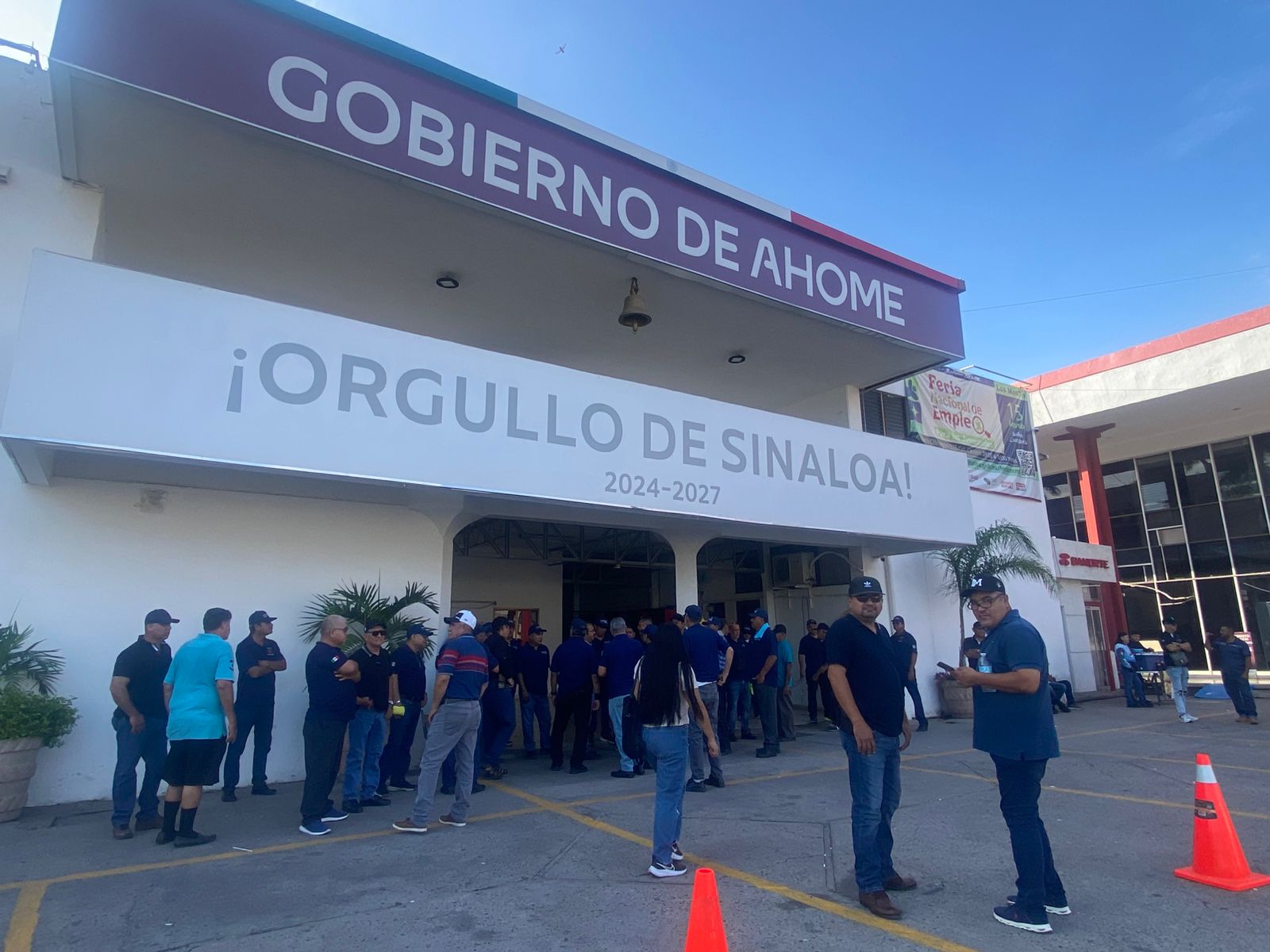 Guerreros Unidos toman las instalaciones del Palacio Municipal de Ahome