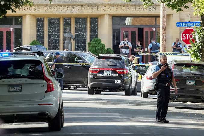 Tiroteo en escuela católica de Minneapolis deja dos niños muertos y 17 heridos