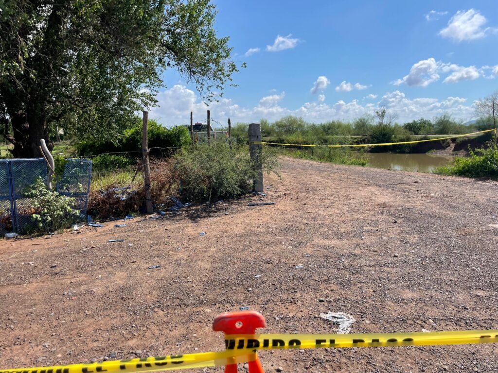 Localizan a un hombre sin vida al interior de un vehículo