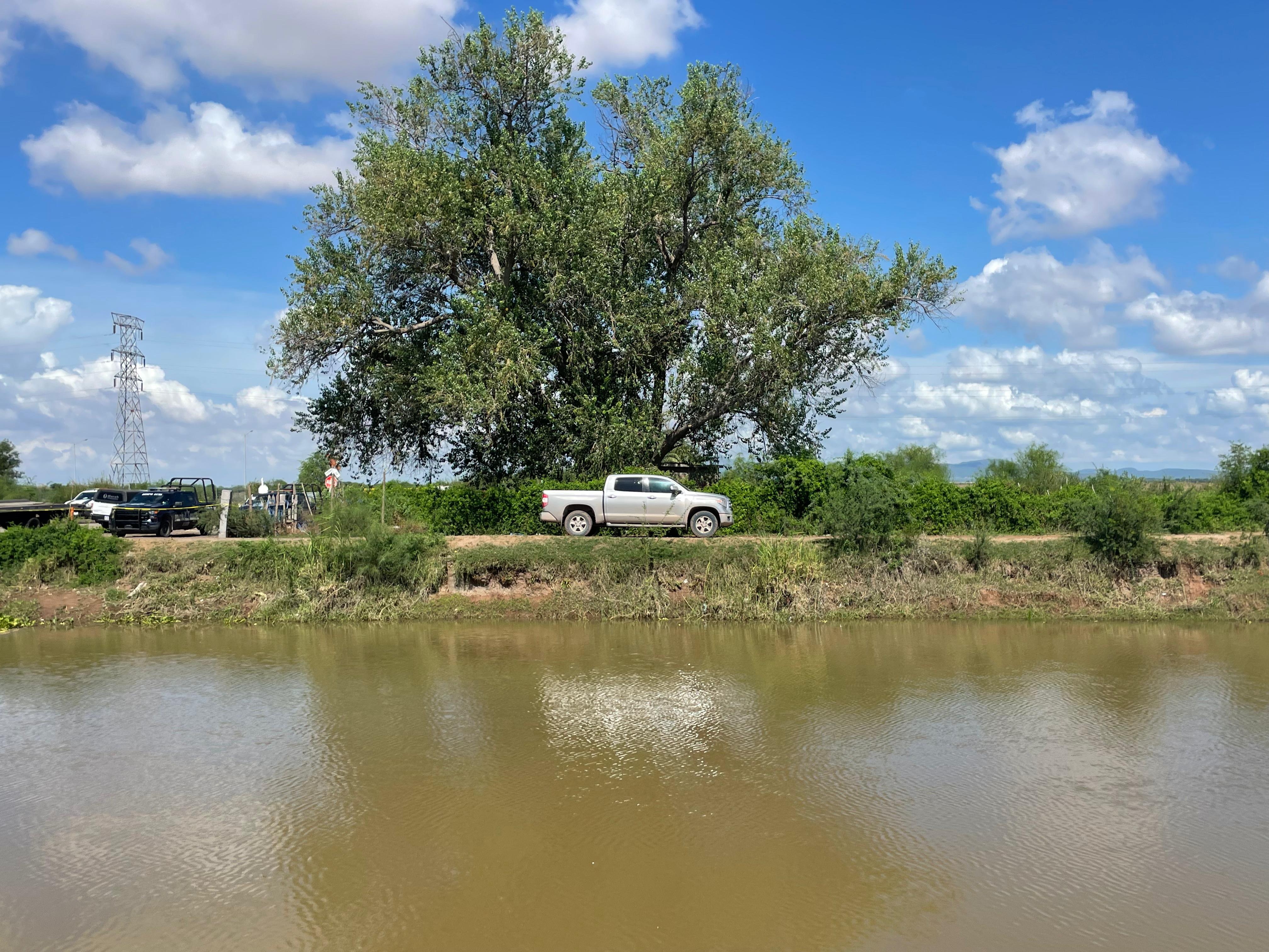 En esta camioneta fue encontrado sin vida el hombre con un disparo en la cabeza
