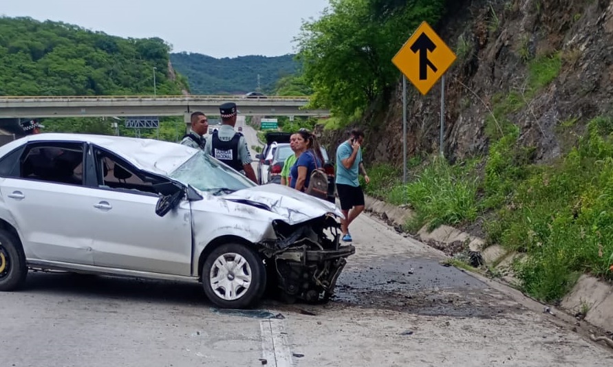 Hay cierre parcial de un carril por accidente en el Libramiento Mazatlán