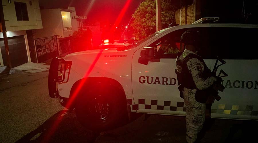 Elemento de la Guardia Nacional atiende accidente en Culiacán