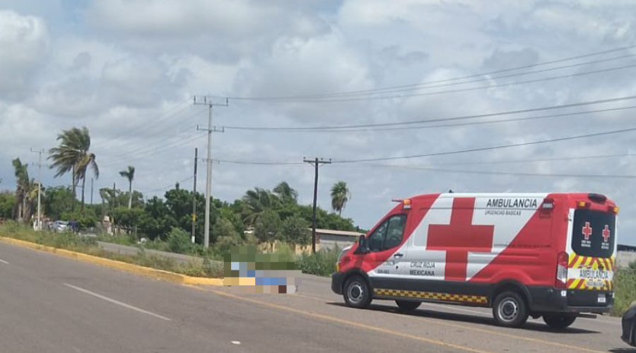 Paramédicos de Cruz Roja reportan al hombre localizado sin vida en la carretera Navolato-Altata