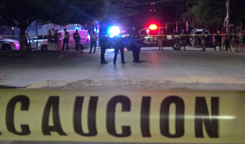 Policía delimita con cinta amarilla el sitio del homicidio