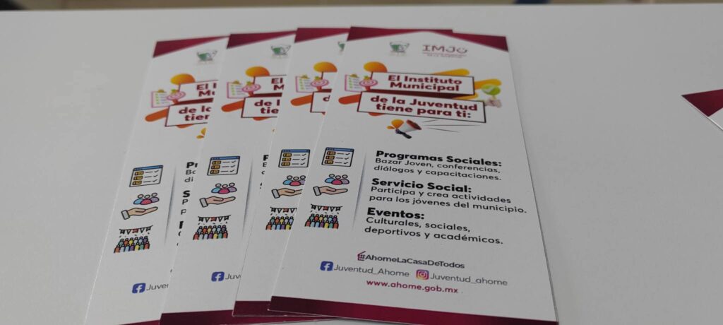 Folletos donde anuncian los programas y eventos del IMJU Ahome.