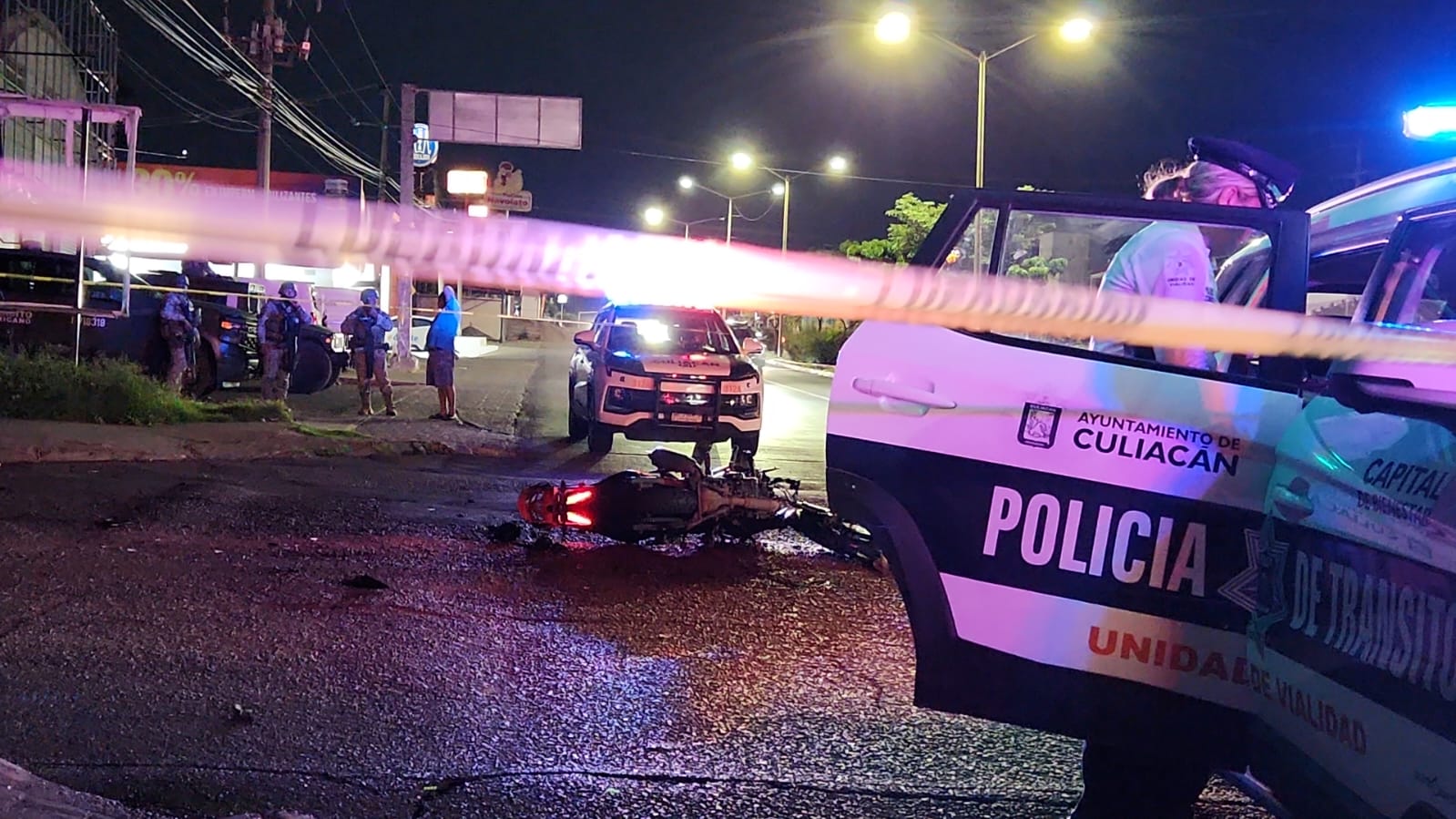 Joven motociclista muere tras chocar con una camioneta al oriente de Culiacán