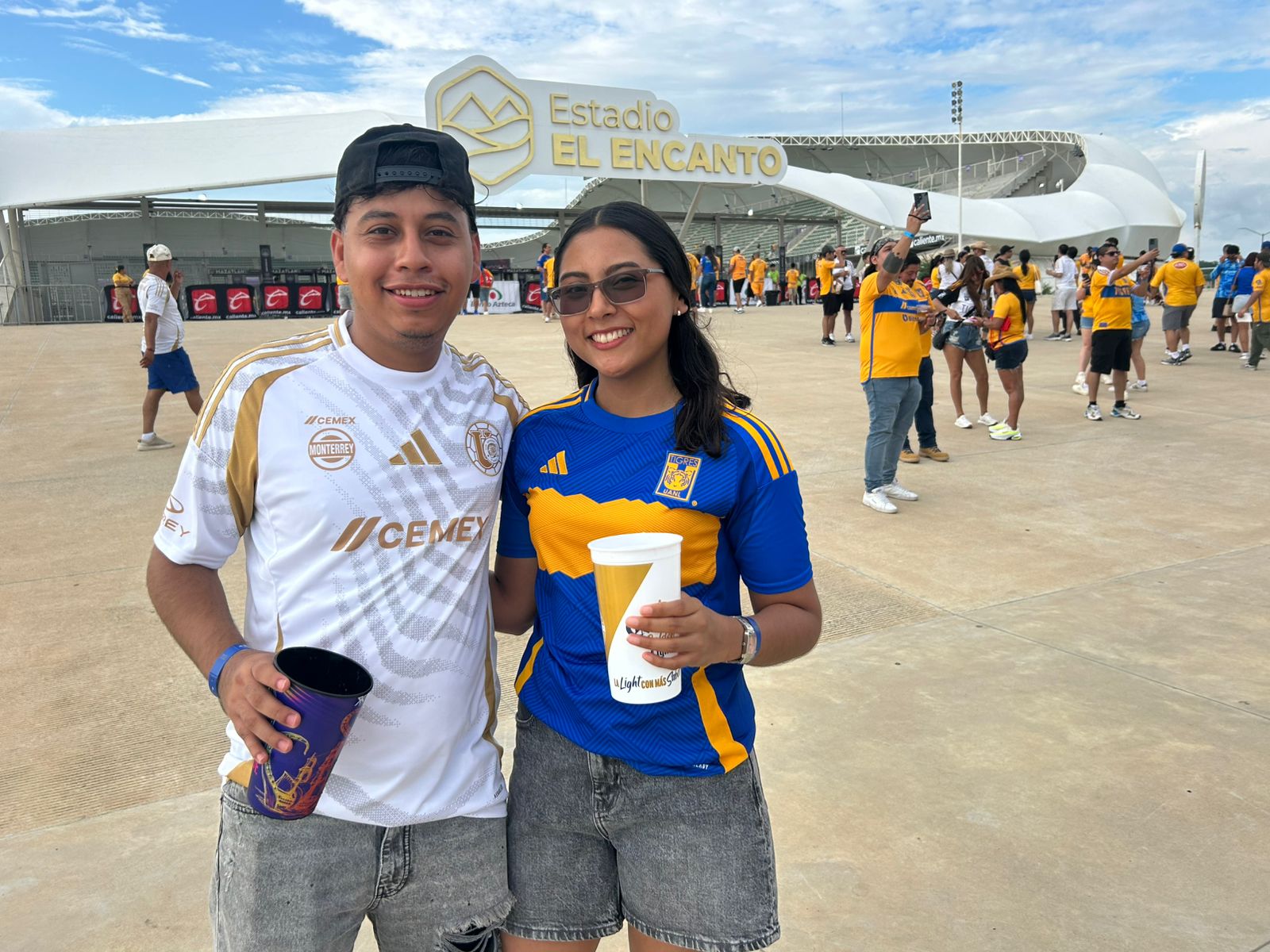 VIDEO: Tigres y su afición invaden el coliseo mazatleco dentro de la Liga MX
