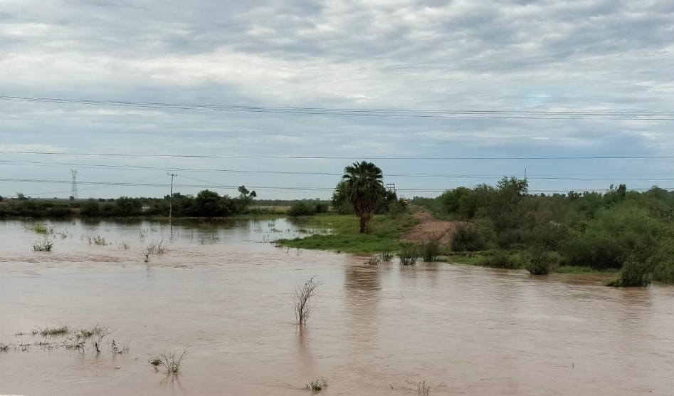 Arroyo San Marcial al límite alerta a vecinos; hay viviendas inundadas en San Marcial y Charco Largo