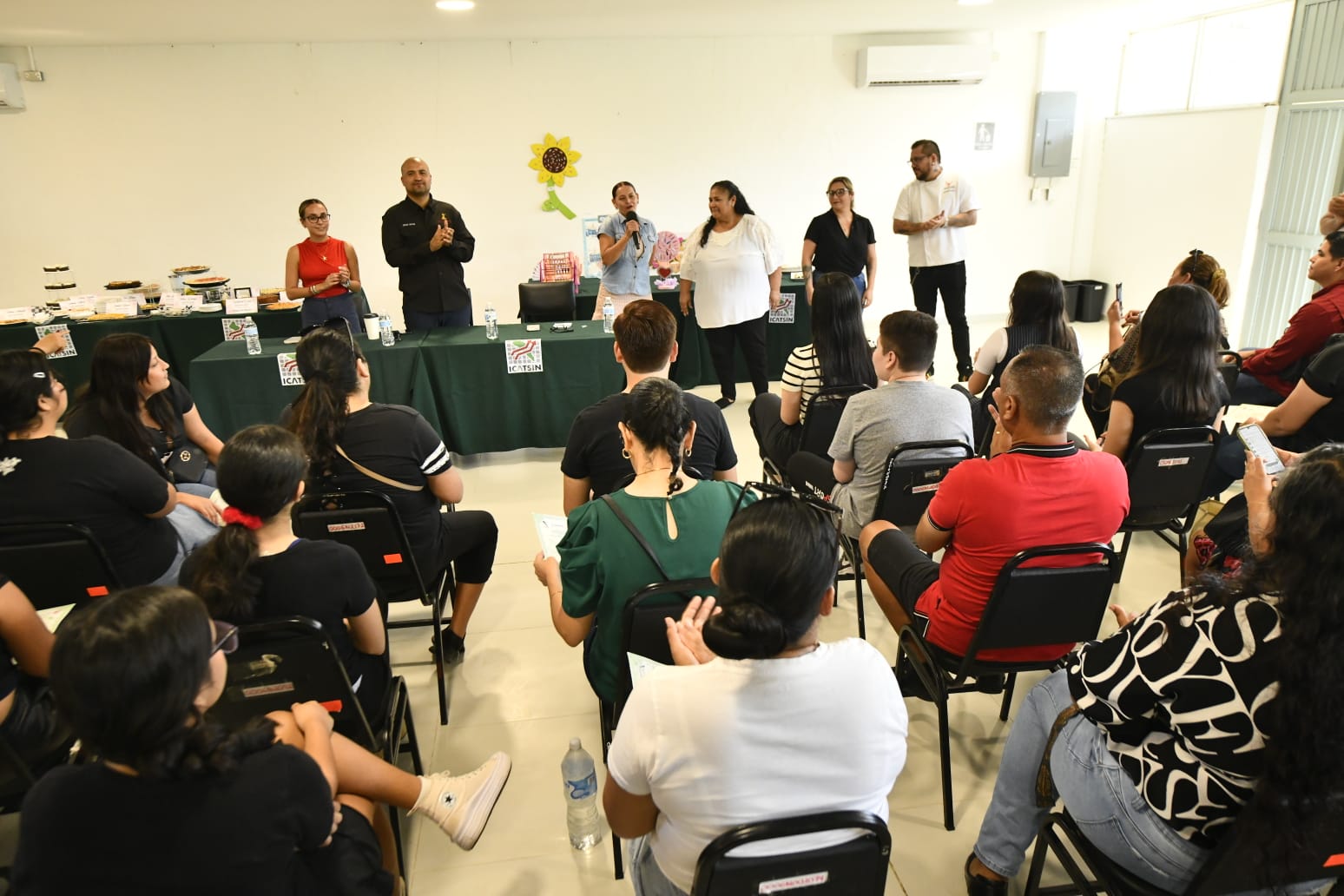 ¡Lograron la meta! Se gradúan 100 alumnos del programa Verano Juvenil 2025