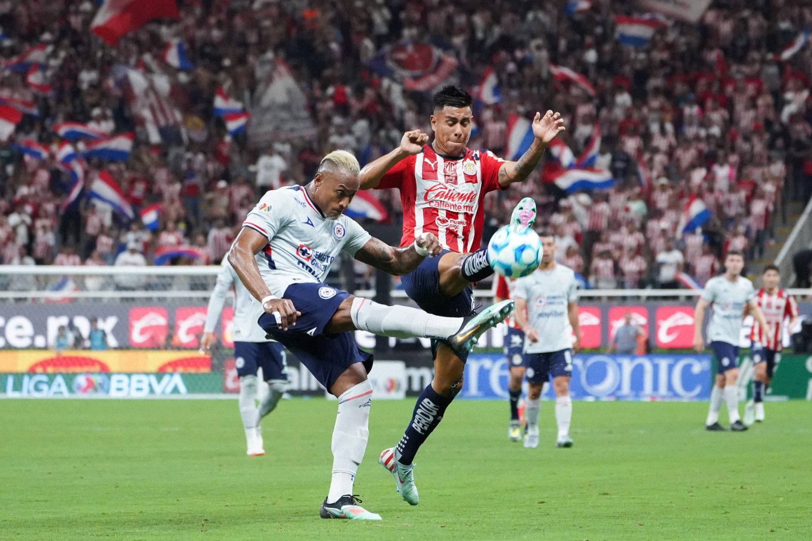 ¡Dan pena! Las Chivas tropiezan ante Cruz Azul